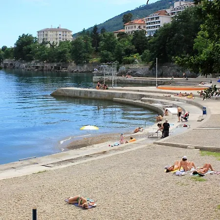 招待所 And With Parking Space Lovran, Opatija - 10403 3*